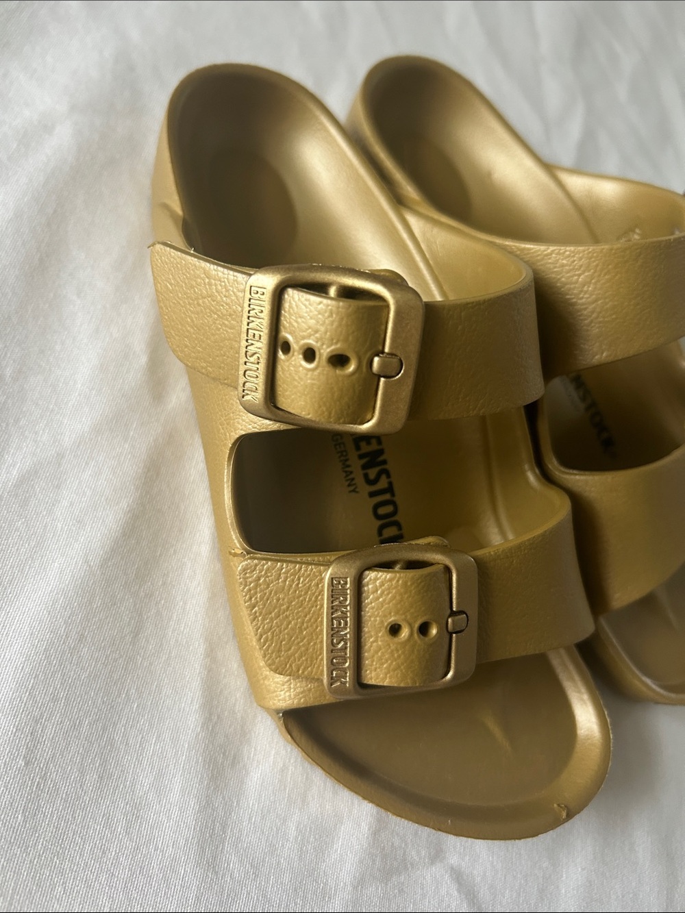 Birkenstock Kids Arizona Sandals in Metallic Gold - Picture 11 of 12